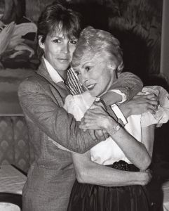 jamie Lee Curtis and mother, Janet Leigh,  NY 1982.jpg